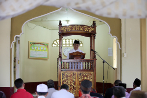 HM Wardan Diminta Jadi Khatib dan Imam